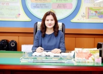 [학교탐방 인터뷰] 이복남 수원 신성초 교장 힘들수록 여러 목소리 경청… 행복한 교육공동체 조성 최선