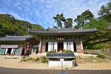 [경기도의 아름다운 사찰] 긴 밤을 걷는 누군가를 위한 불빛… 가평 현등사