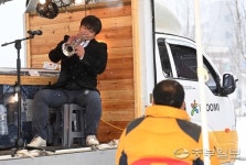 [진심대면-한 사람을 위한 예술] 모두가 겪어보지 못한 단절된 세상에 새 희망을 노래하다