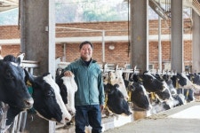 원유국 이천 동복목장 대표, 청정축산 대통령상 영예