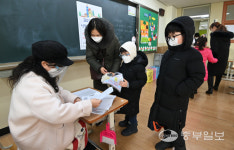 [중부포토] 초등학교 예비 소집