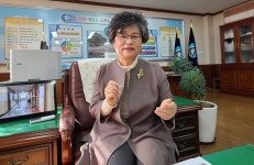 [우리학교 최고] 김영운 신영초 교장 모두가 주인이 되는 민주적 학교 문화 만들 것