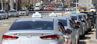 수원 팔달구서 갓길에 주차된 공사차량에 택시 추돌…운전기사 숨져