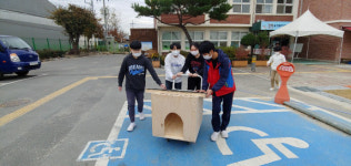 [짭짤한 우리 솜씨] 안성 동신초 마을 목수 프로젝트…스스로 계획하고 주도하는 역량 길러
