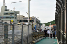 버스개편으로 뚜벅이 등교하는 학생들