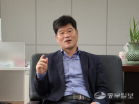 [두둠칫 도서관] 주연종 부천여월초 교장 독서는 과거와 현재, 미래를 연결하는 세상