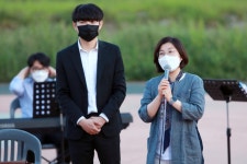 힐링하러 오세요…안성시, 매주 토요일 안성천서 버스킹 공연