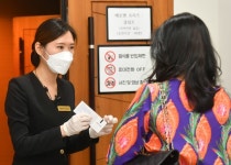 [김유진 기자의 문화현장] 공연 70분간 객석만 봤죠… 수원SK아트리움 하우스 어셔 체험기