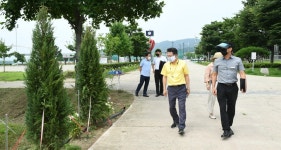 안승남 구리시장, 한강시민공원 종합개선사업 추진상황 점검·관계자들 격려