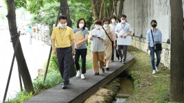 더 편안한 쉼터로…구리시, 건원대로 실개천 운영현황 점검