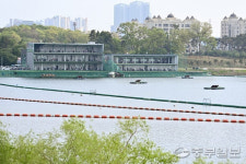 존치냐, 폐쇄냐 문제의 용인 기흥호수공원 수상골프연습장 운영 계약 1년 연장