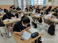 [두둠칫 도서관] 성남 숭신여중 문우재…책으로 소통하는 학교 문화 평생독자 기른다