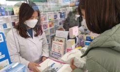 자살시도 방지…이천시, 찾아가는 생명사랑약국 친환경봉투 배포 실시