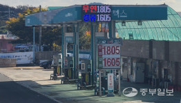 [현장르포] 유류세 인하 첫날, 가격 내린 직영주유소 꼬리문 차량 행렬