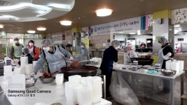 어르신들, 내년엔 행운 가득한 한 해 보내세요…평택남부노인복지관, 팥죽 나눔 행사 실시