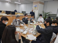 경기신보 임직원, 경기도자원봉사센터에 시각장애아동 위한 점자촉각인형 전달