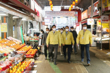 김상돈 의왕시장, 현장행정의 날 실시…부곡도깨비 시장 차 없는 거리 조성 사업 점검