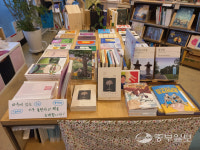 [우리동네 책방여행] 책수다 떨다 책방을 열다… 파주 쩜오책방