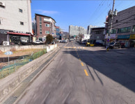 인도도 없는데… 곤지암 삼리 도로 불법주차 보행자 안전 위협