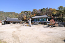 [인문기행-경기도의 전통사찰 5] 밭에서 출토된 두 손 잘린 철조여래좌상은 약사불… 포천 흥룡사