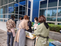 용인시 동천동, 주민자치위원회서 취약계층 40가구에 제철 음식 전달