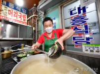 [우리동네 맛시장] 푸짐한 인심은 기본… 오산 오색시장 명품국밥 한번 맛보면 평생 단골