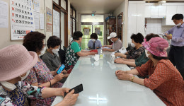 키오스크·스마트폰 할 수 있다!… 군포시 오금동, 어르신 디지털 교육 진행
