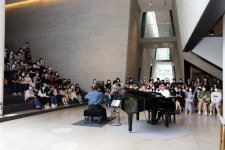 미술관을 가득 채운 첼로 선율… 홍진호, 조윤성의 뮤직토크 성료