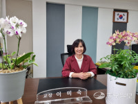 [성장하는 학교체육] 이미숙 계남초 교장 스스로 생명 구하는 생존수영… 학생들에 꼭 필요한 교육
