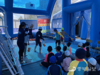 [성장하는 학교체육] 나와 친구들 지킬 수 있어요… 부천 계남초 이동식 생존수영교실