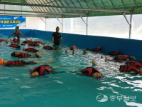 군포의왕교육지원청, 신기초서 이동식 생존수영교실 개최