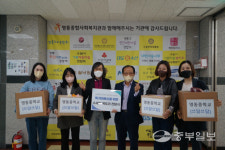 수원 영동중 학부모회, 목도리 전달로 지역사회에 따뜻한 손길