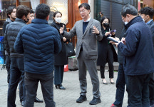 이민근 안산시장, 사리골 상점가 현장방문...골목 상권 활성화 대책논의