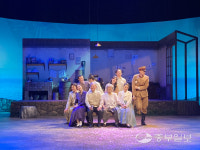 [리뷰] 수원시립공연단 연극 봄의 노래는 바다에 흐르고…무대 위에서 함께한 공연, 그야말로 명불호전