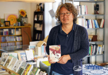 [우리동네 책방여행] 회사 때려치고 차린 책방, 책도 씁니다… 파주 술딴스 북카페