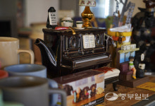 [우리동네 책방여행] 회사 때려치고 차린 책방, 책도 씁니다… 파주 술딴스 북카페