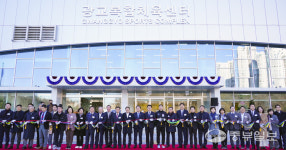 [중부포토] 아이스링크장과 수영장을 갖춘 광교복합체육센터 개관