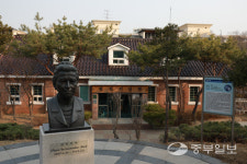 전쟁고아 돌본 펄 벅의 박애정신 기리다…서거 50주기 추모행사 진행