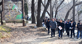 이민근 안산시장, 백운공원에 이동 시장실 열고 주민 의견 청취