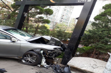 성남 아파트 단지로 승용차 돌진…운전자·행인 다쳐