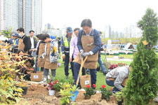 부천시, 승격 50주년 기념식수 동산 조성 성황리 마무리
