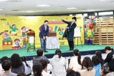 용인시 어린이날 축제장 찾은 아이들 너무 조아용 한목소리