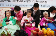 [중부포토] 할머니 건강하세요