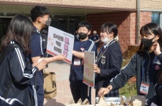 화성 수현중, 책을 펴자 등굣길 독서 캠페인 진행