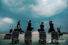 정통국악부터 크로스오버까지… 경기아트센터 국악콘서트 新명인열전 압도적, 人(인)