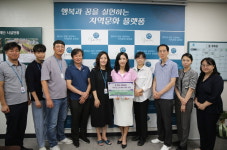 피해 입은 분들께  위로의 말씀을…  군포문화재단, 수해복구 지원 성금 전달