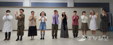 [문화스케치] 다시 찾은 배우의 꿈…수 원시립공연단 시민아카데미 7기 작품발표회 드레스리허설