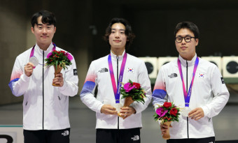 [항저우 아시안게임] 경기도청 김서준 등 사격, 남자 25ｍ 속사권총 단체전 은메달