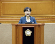 윤경숙 안양시의원, 맨발걷기길·박달동 친목마을 체육시설 화장실 및 조명시설 건립 촉구