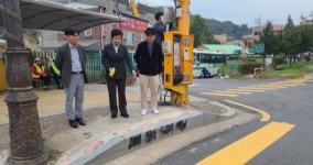 황미상 용인시의원, 모현초·중 앞 바닥 신호등 현장 점검